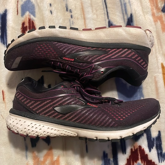 Women’s brooks sneakers size 8 - Picture 3 of 8